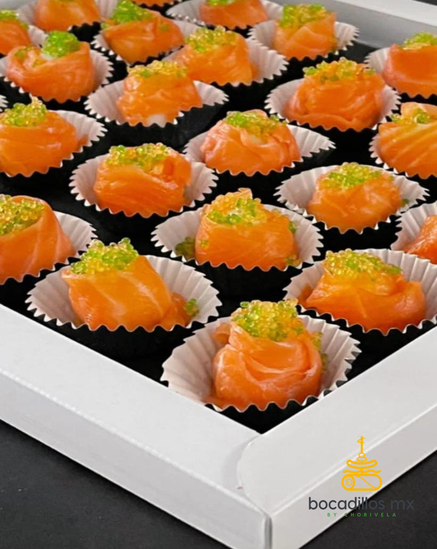 Canapé de Salmón Ahumado, Huevo De Codorniz y caviar