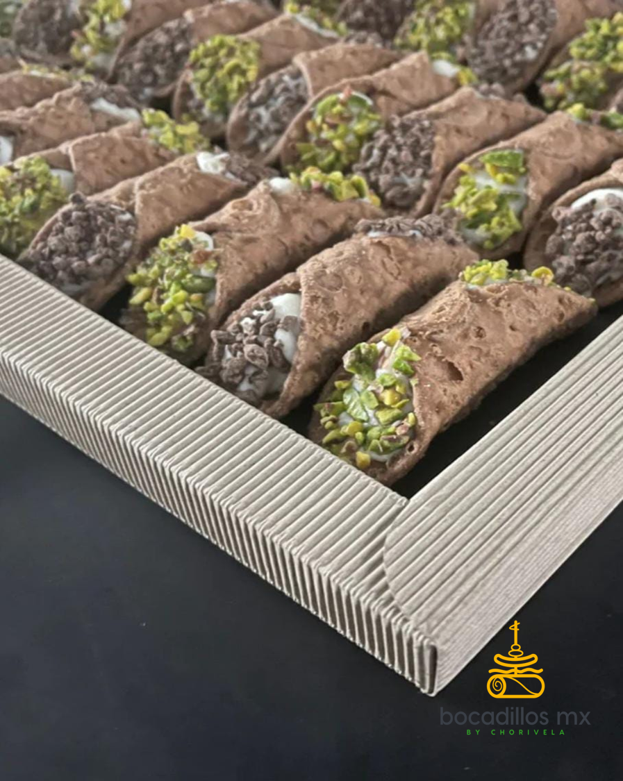 Cannoli sicilianos variados, pistacho y chocolate