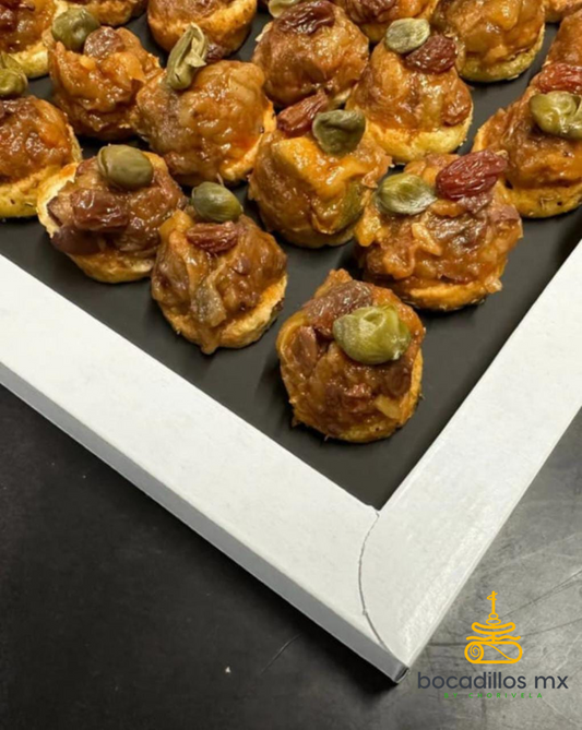 Caponata de berenjena sobre focaccia de romero