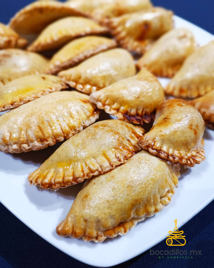 Empanada de pollo en mole