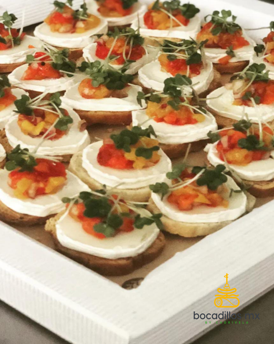 Mini Bruschetta Con Pimiento Rojo Y Amarillo