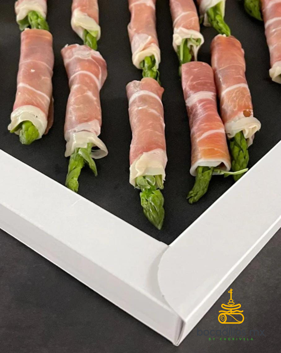 Rollito de espárragos y jamón de Parma