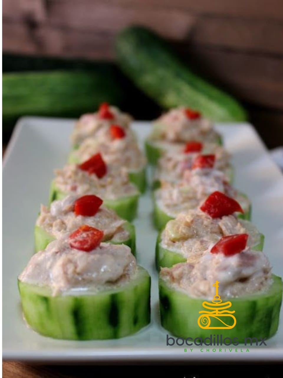 Pepino relleno de crema de atún