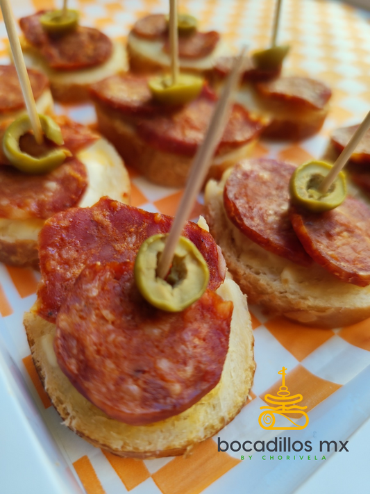 Crostini de chorizo con aceituna