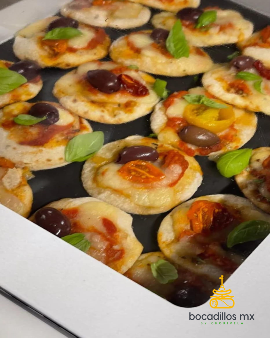 Mini pizza variada y albahaca baby