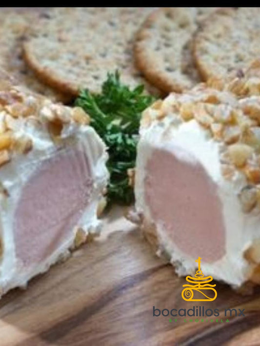 Rollo de paté, queso crema y nuez