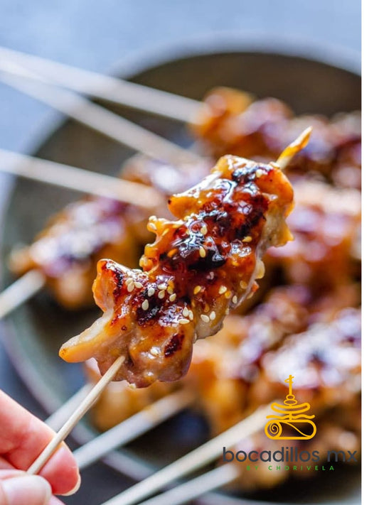 Brocheta de pollo teriyaki